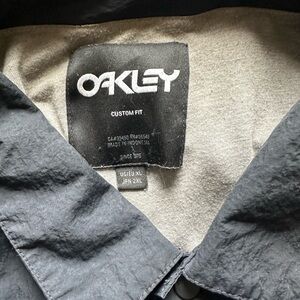 Oakley light jacket